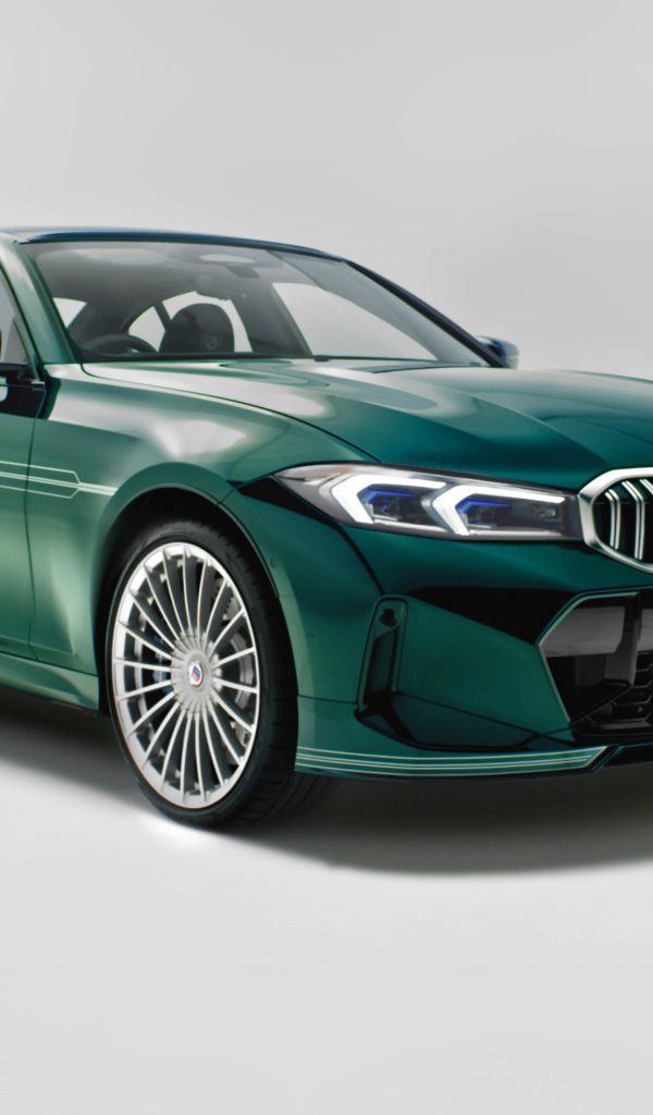 Зеленый автомобиль Alpina B3 50 Years Of BMW