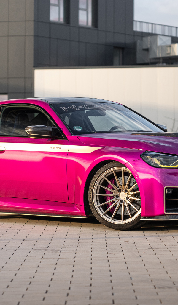 Розовый автомобиль Manhart MH2 GTR II 2024  года