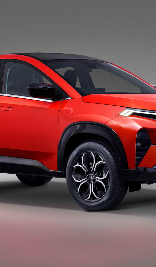 Красный автомобиль Tata Curvv Concept 2024 года