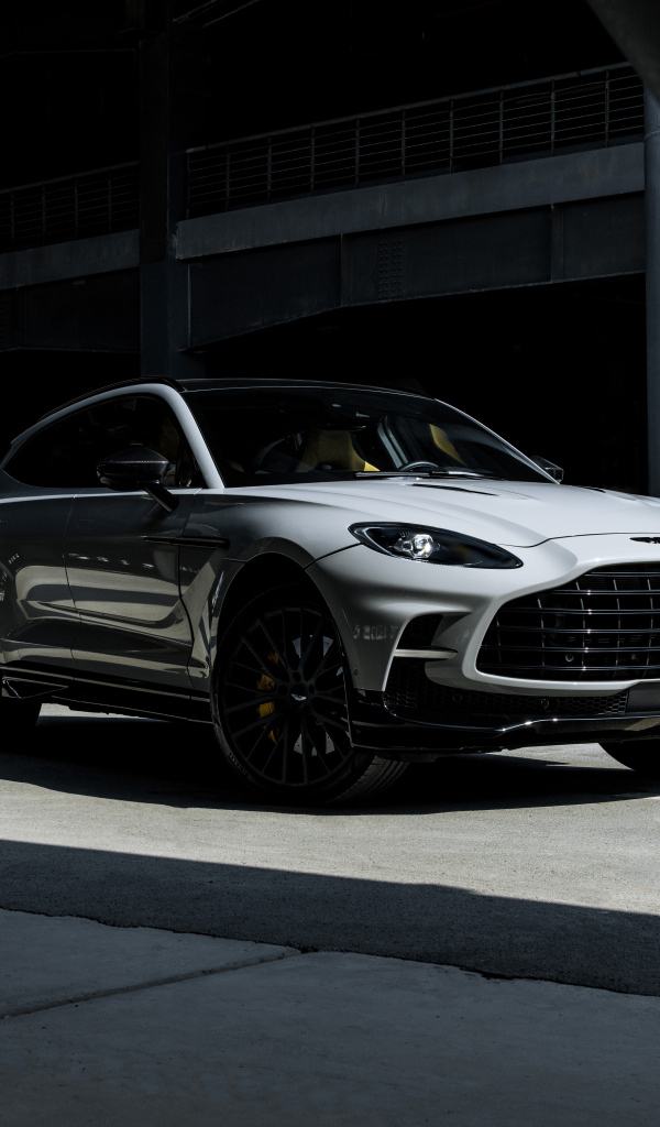 Автомобиль Aston Martin DBX707