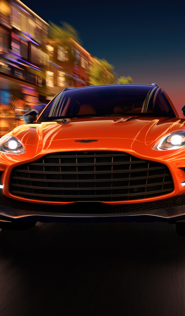 Вид спереди на автомобиль Aston Martin DBX707 2024 года