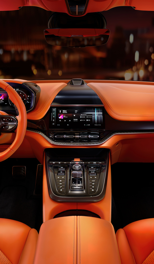 Кожаный салон автомобиля Aston Martin DBX707 2024 года