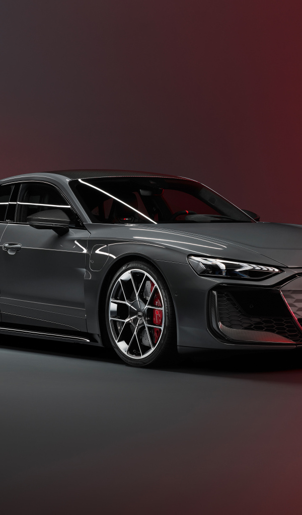 Автомобиль Audi RS e-tron GT 2024 года на красном фоне