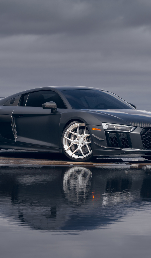 Автомобиль Audi R8 Velgen Wheels у воды