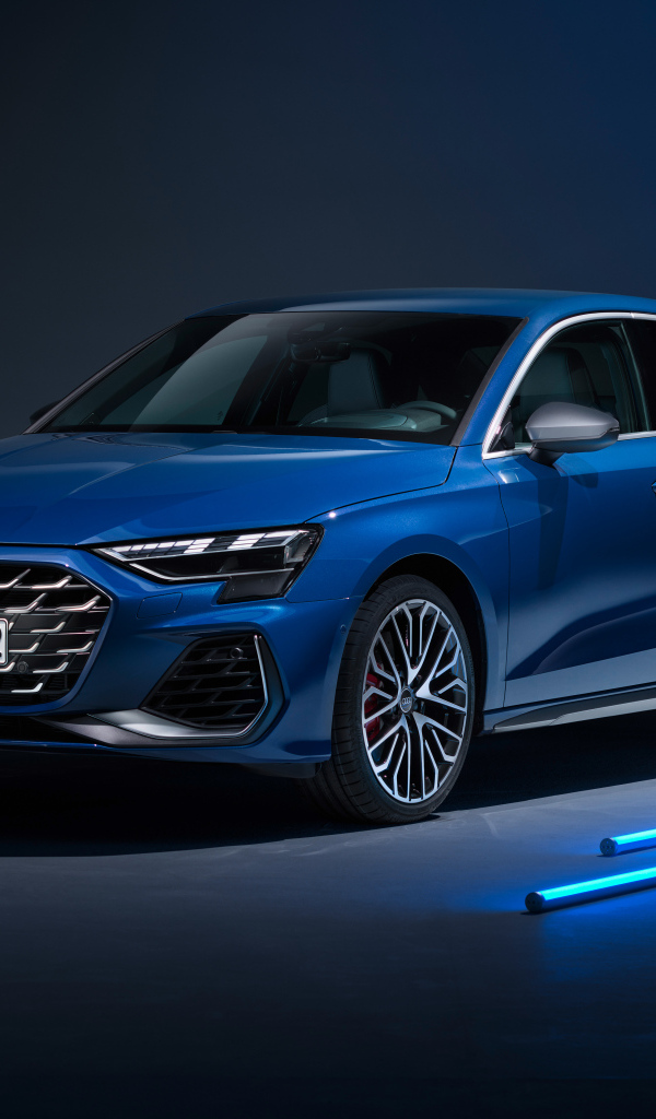 Синий автомобиль Audi S3 Sedan 2024 года