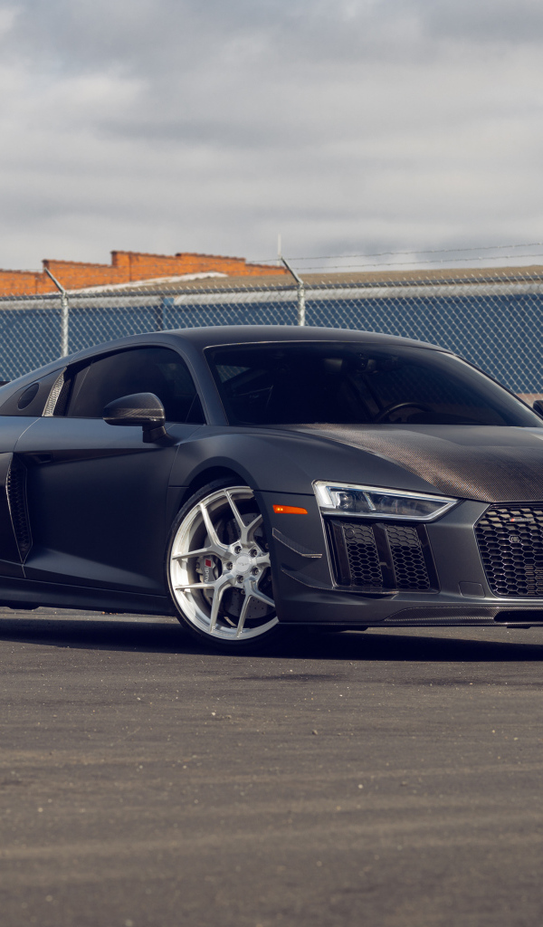 Быстрый стильный автомобиль Audi R8 Velgen Wheels