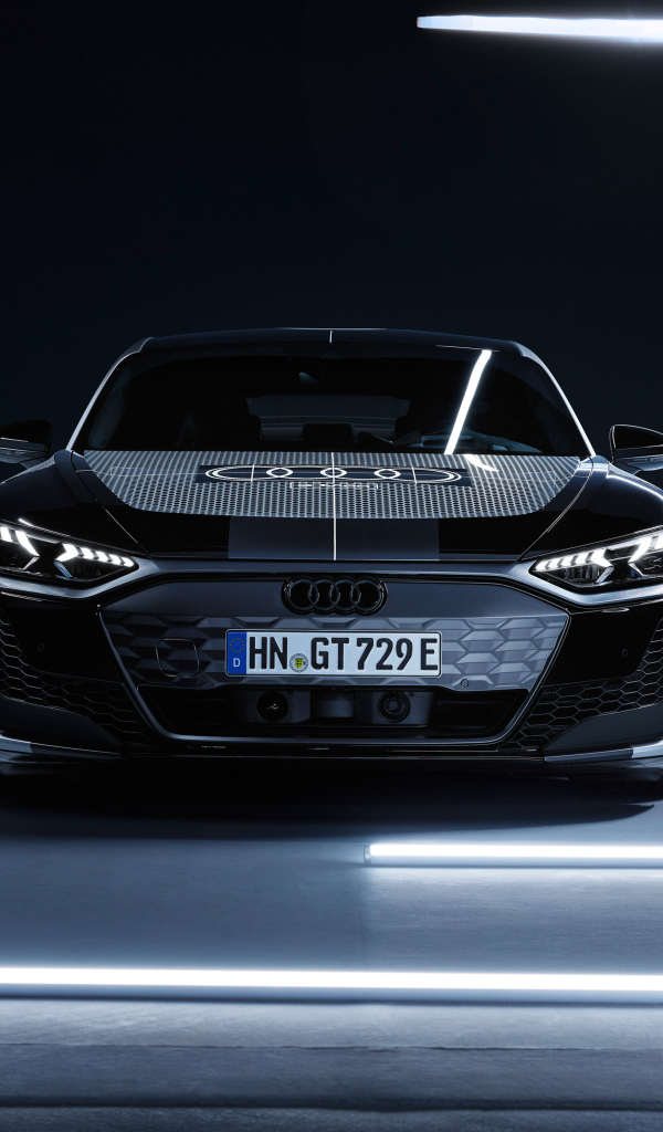 Вид спереди на автомобиль  Audi RS E-Tron GT Prototype
