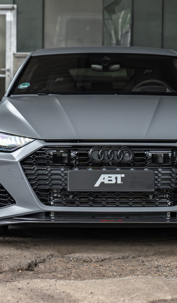 Вид спереди на серый автомобиль  ABT Audi RS7-S 2024 года