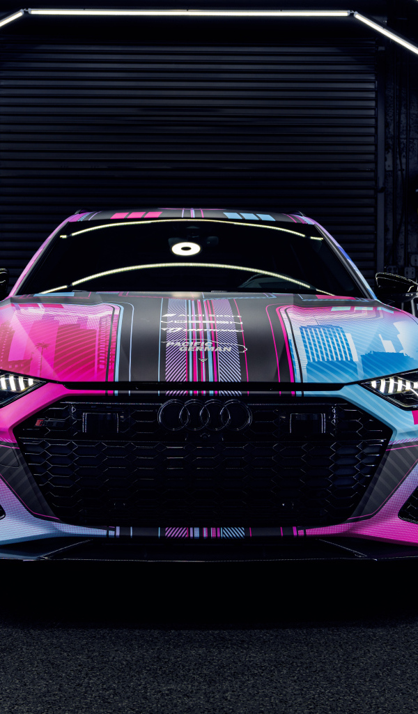 Разноцветный автомобиль Audi RS6  вид спереди