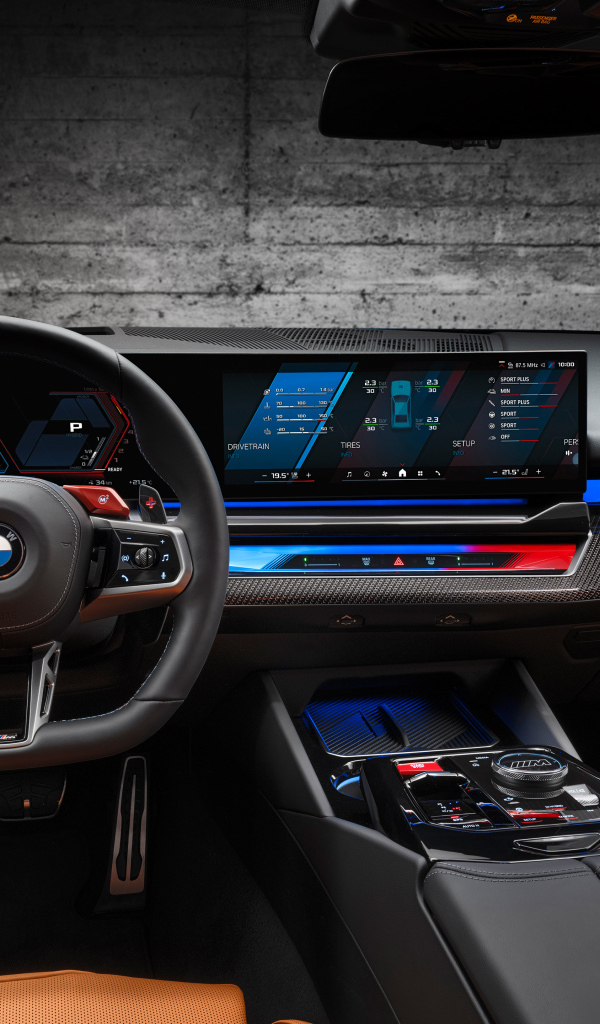 Салон автомобиля BMW M5 2024 года