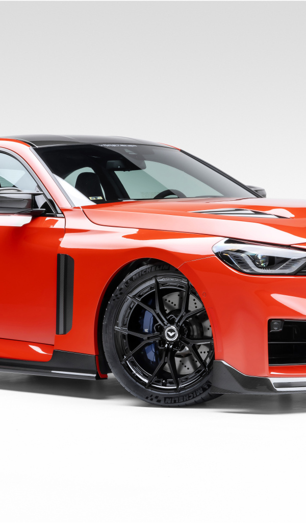 Автомобиль Vorsteiner BMW M2 With VRS Carbon Aero Kit 2024 года на белом фоне