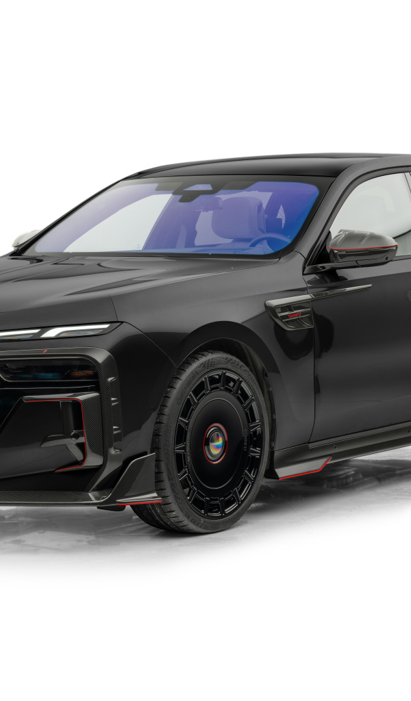 Черный Mansory BMW 7 Series на белом фоне