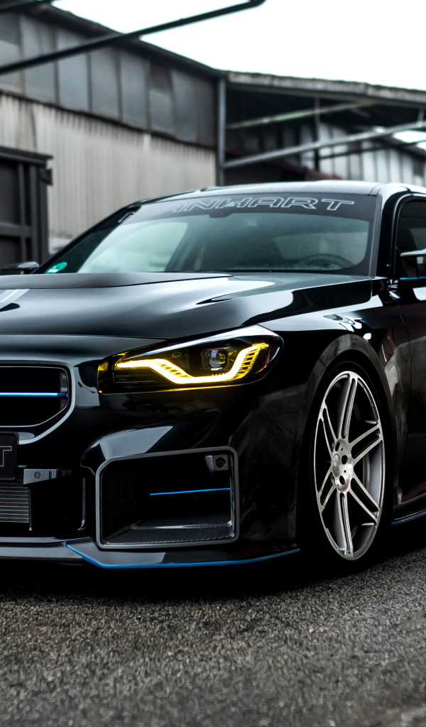 Черный автомобиль BMW M2 Manhart MH2 560