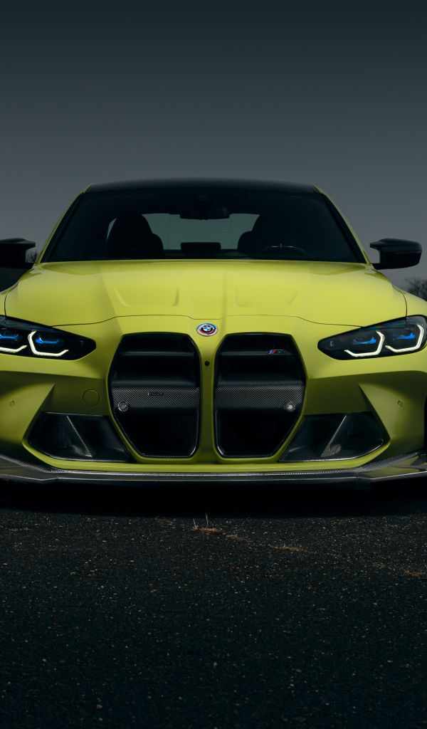 Вид спереди на автомобиль  BMW M3