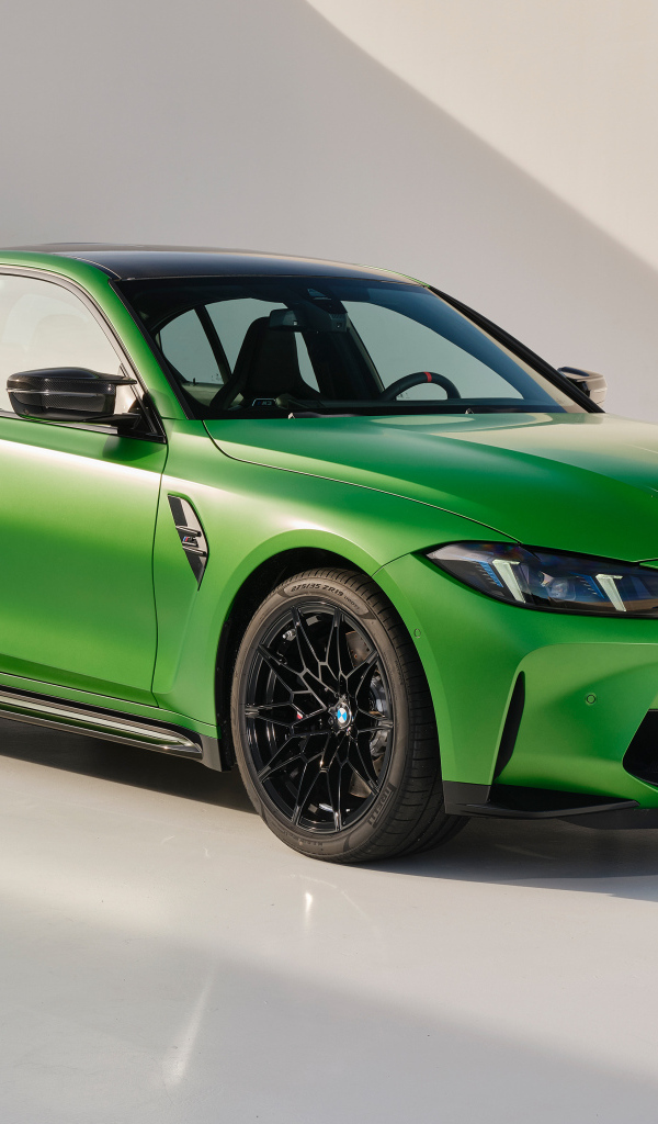 Зеленый автомобиль BMW M3 Competition 2024 года