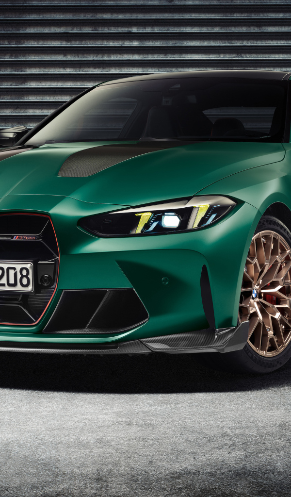 Зеленый автомобиль BMW M4 CS 2024  года