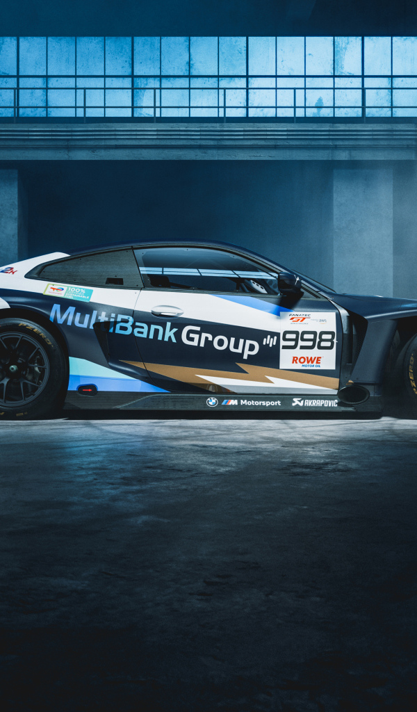 Вид сбоку на автомобиль BMW M4 GT3 Endurance Cup