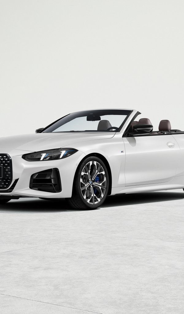 Серебристый кабриолет BMW 430i Cabrio M Sport 2024 года