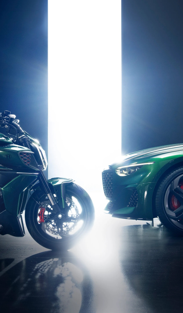 Мотоцикл Ducati Diavel и автомобиль Bentley