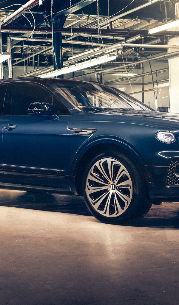 Дорогой автомобиль Bentley Bentayga By Mulliner