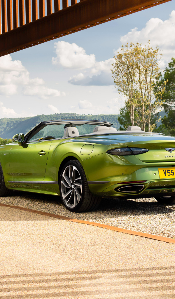 Зеленый кабриолет Bentley Continental GT Speed Convertible 2024 года