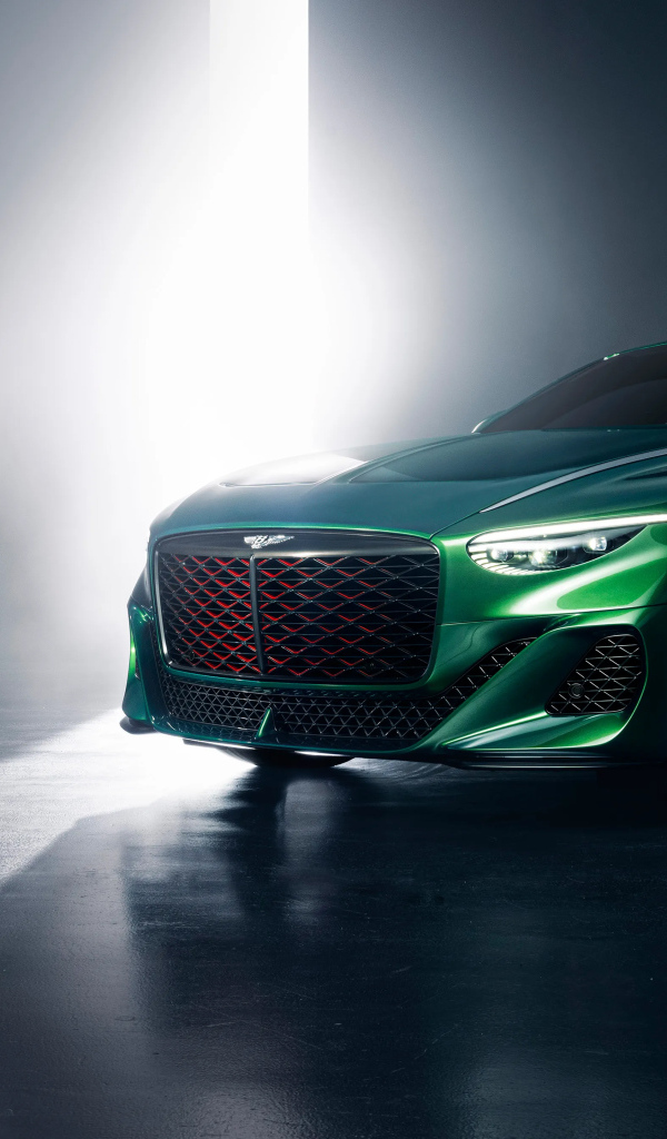 Зеленый автомобиль Bentley Mulliner  с мотоциклом Дукатти