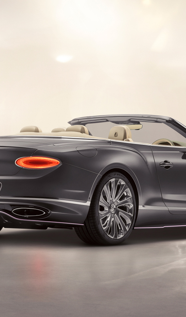 Вид сзади на автомобиль Bentley Continental GT Convertible Boodles By Mulliner 2024 года