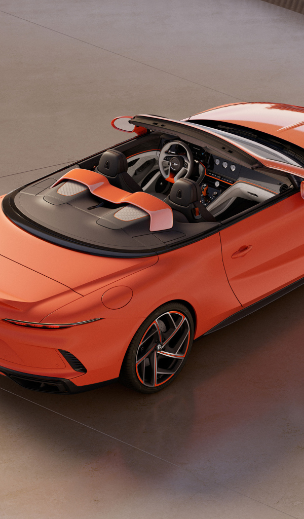 Красный автомобиль Bentley Mulliner Batur Convertible 2024 года вид сверху