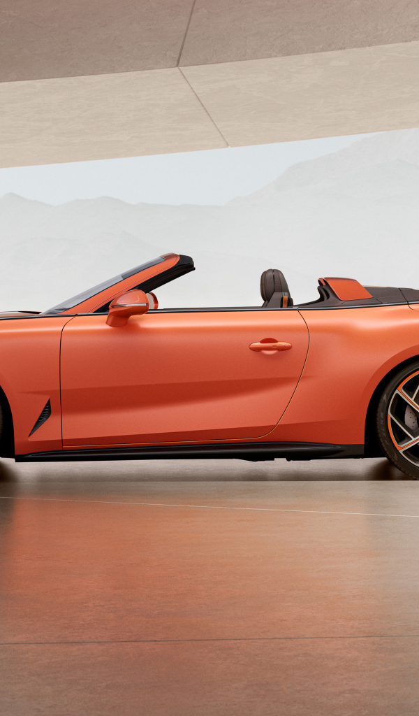 Вид сбоку на кабриолет Bentley Mulliner Batur Convertible 2024  года