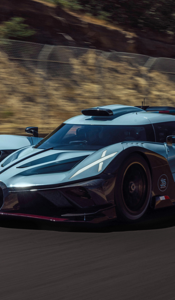 Голубой автомобиль Bugatti Bolide 100-year Anniversary Edition 2024 года