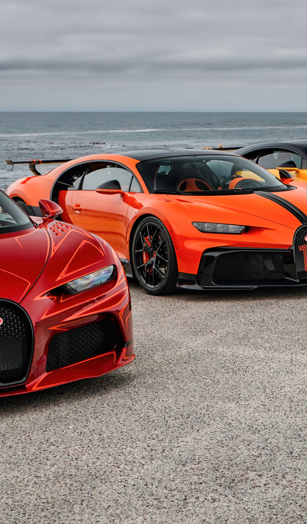 Автомобили Bugatti  у моря