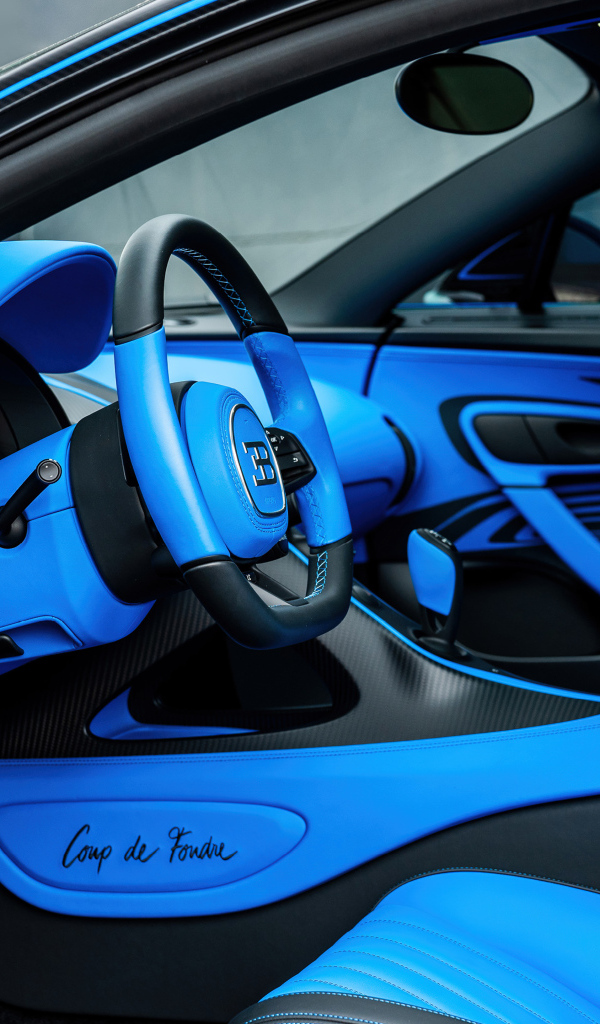 Кожаный салон автомобиля Bugatti Chiron Super Sport