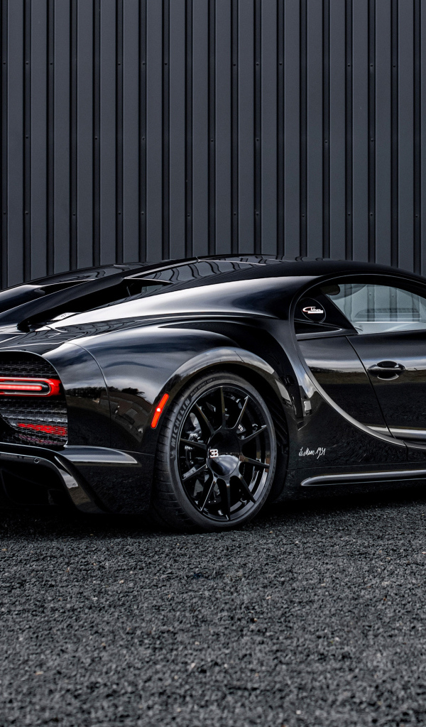 Вид сзади на автомобиль Bugatti Chiron Super Sport Hommage T50S 2024 года