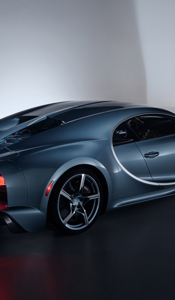 Вид сзади на автомобиль Bugatti Chiron Super Sport 57 One Of One