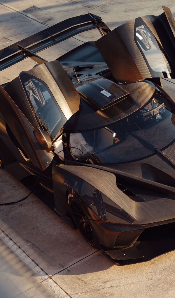 Вид сверху на автомобиль Bugatti Bolide с открытыми дверями