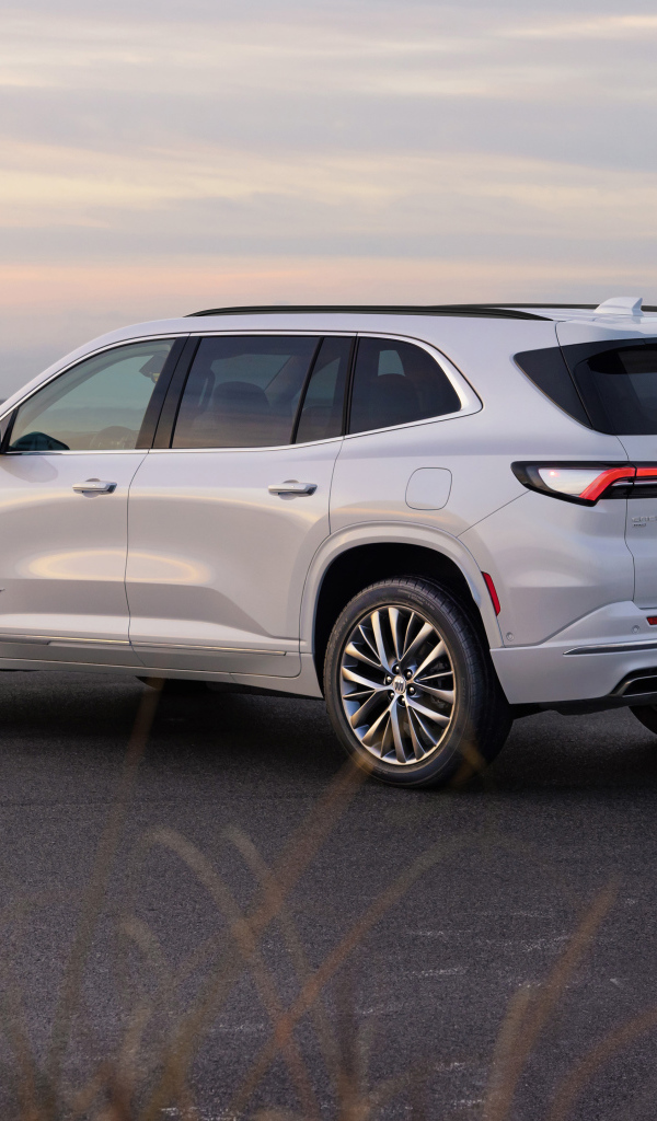 Вид сзади на автомобиль Buick Enclave Avenir 2025 года