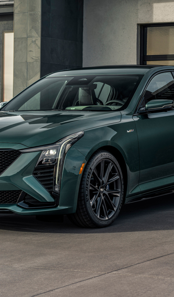Зеленый автомобиль  Cadillac CT5-V 2025  года