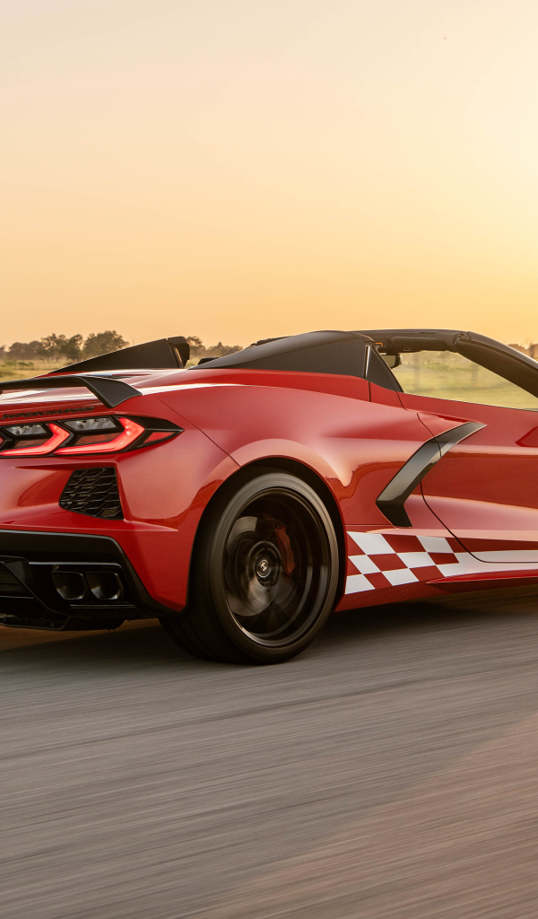 Красный гоночный автомобиль Chevrolet Corvette Stingray H700 Convertible 2024  года