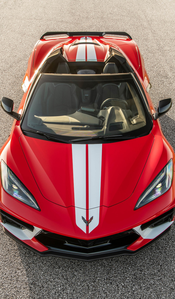 Вид сверху на гоночный автомобиль Chevrolet Corvette Stingray H700 Convertible 2024 года