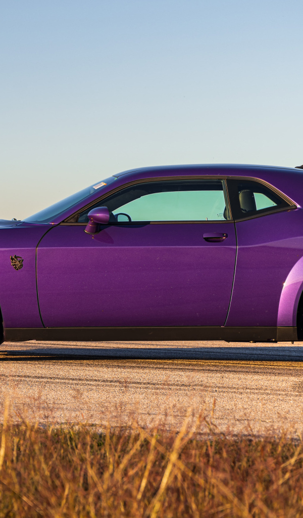 Фиолетовый автомобиль Dodge Hennessey Demon 1700 Twin-Turbo 2024 года