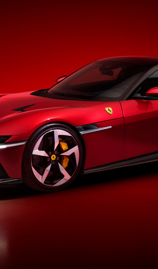 Автомобиль Ferrari 12Cilindri 2024 года на красном фоне