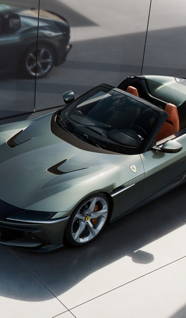 Быстрый автомобиль Ferrari 12Cilindri Spider 2024 года