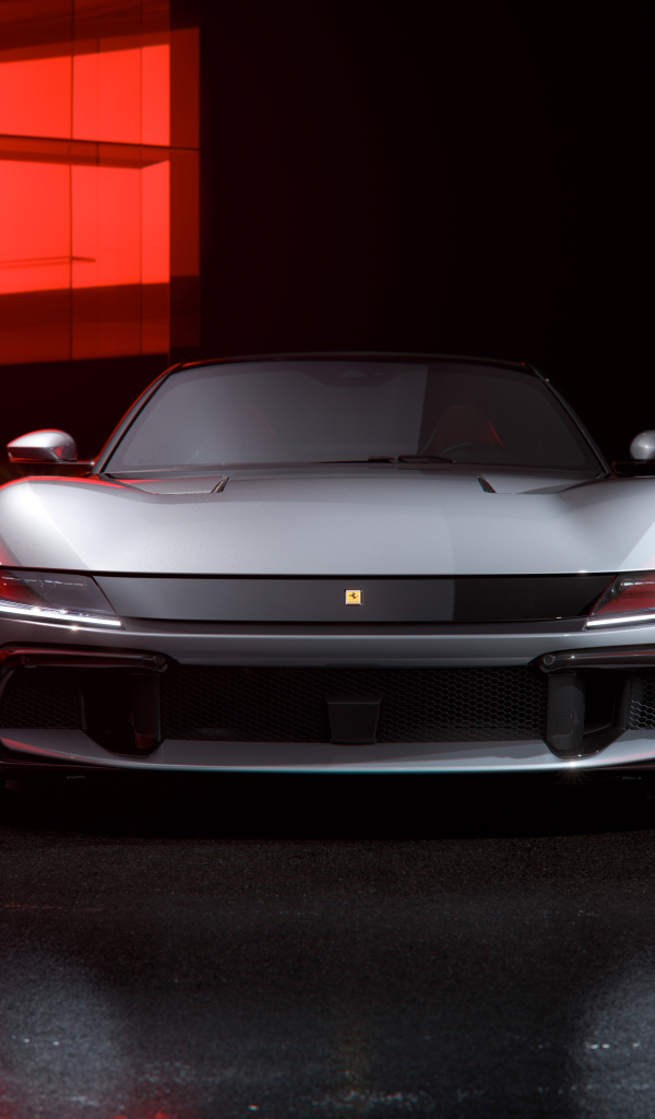 Вид спереди на автомобиль Ferrari 12Cilindri 2024 года