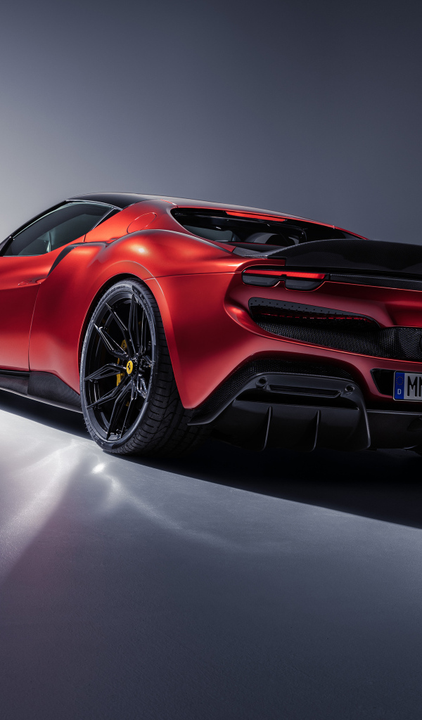 Вид сзади на красный автомобиль Novitec Ferrari 296 GTB Aero 2024 года