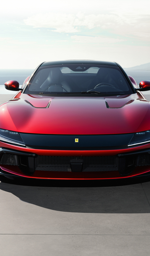 Красный автомобиль  Ferrari 12Cilindri 2024 года вид спереди