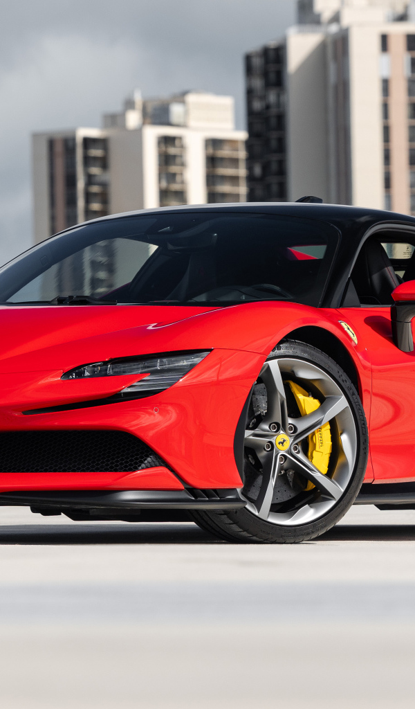 Красный спортивный автомобиль Ferrari SF90 Stradale