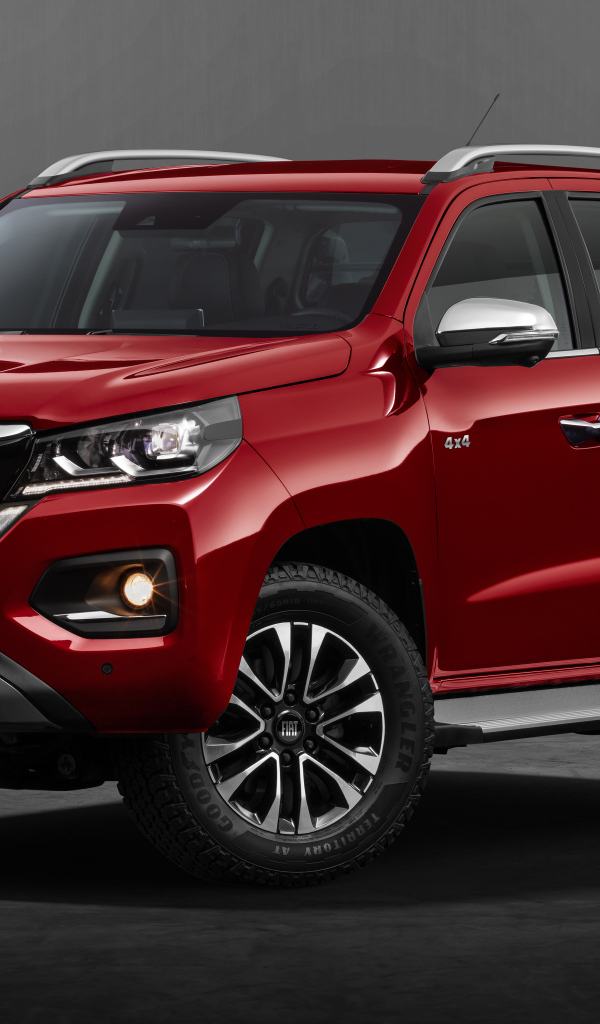 Красный Fiat Titano Ranch Cabine Dupla 4x4  2025 года на сером фоне