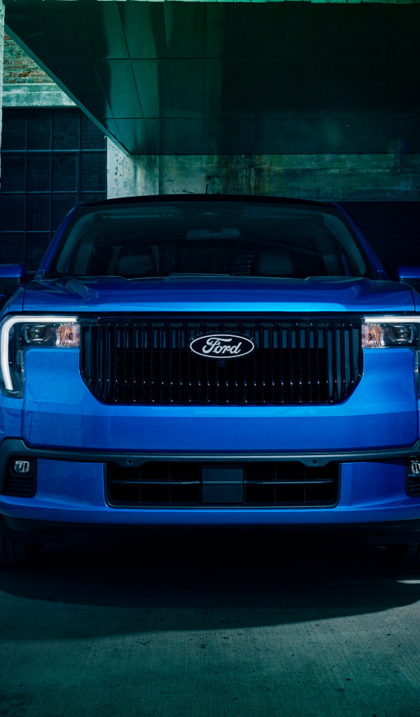 Синий автомобиль Ford Maverick Lobo 2025 года вид спереди