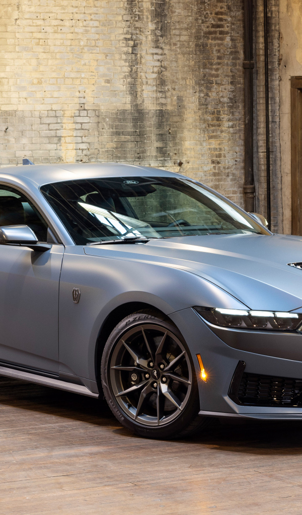 Вид спереди на автомобиль Ford Mustang Dark Horse Matte Clear Film 2024 года