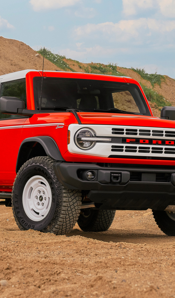 Красный джип Ford Bronco Heritage Edition 2-Door